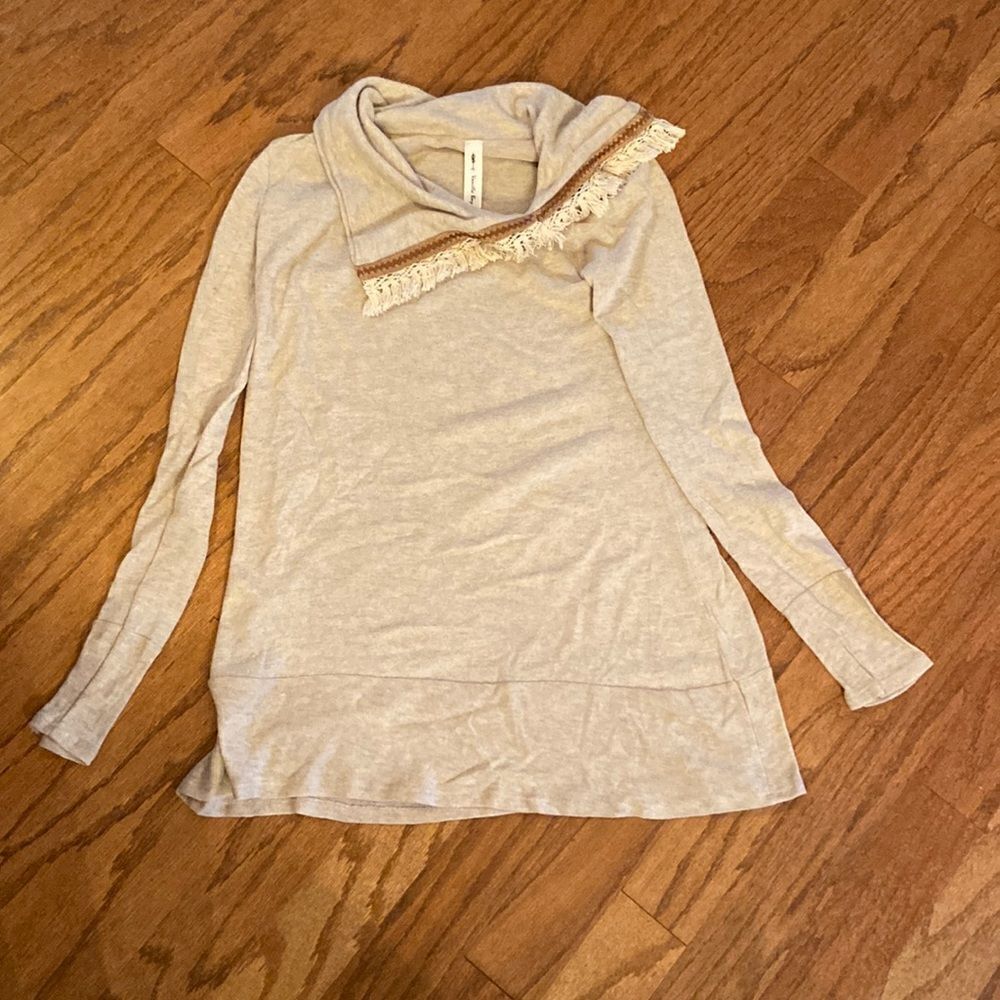 Vanilla Bay size small, very soft, long sweater, thin not heavy material